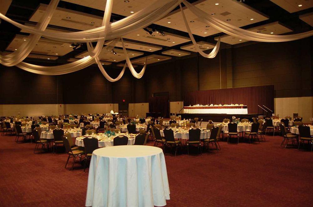 Hilton Fort Wayne At The Grand Wayne Convention Center (Adults Only) Bisnis foto