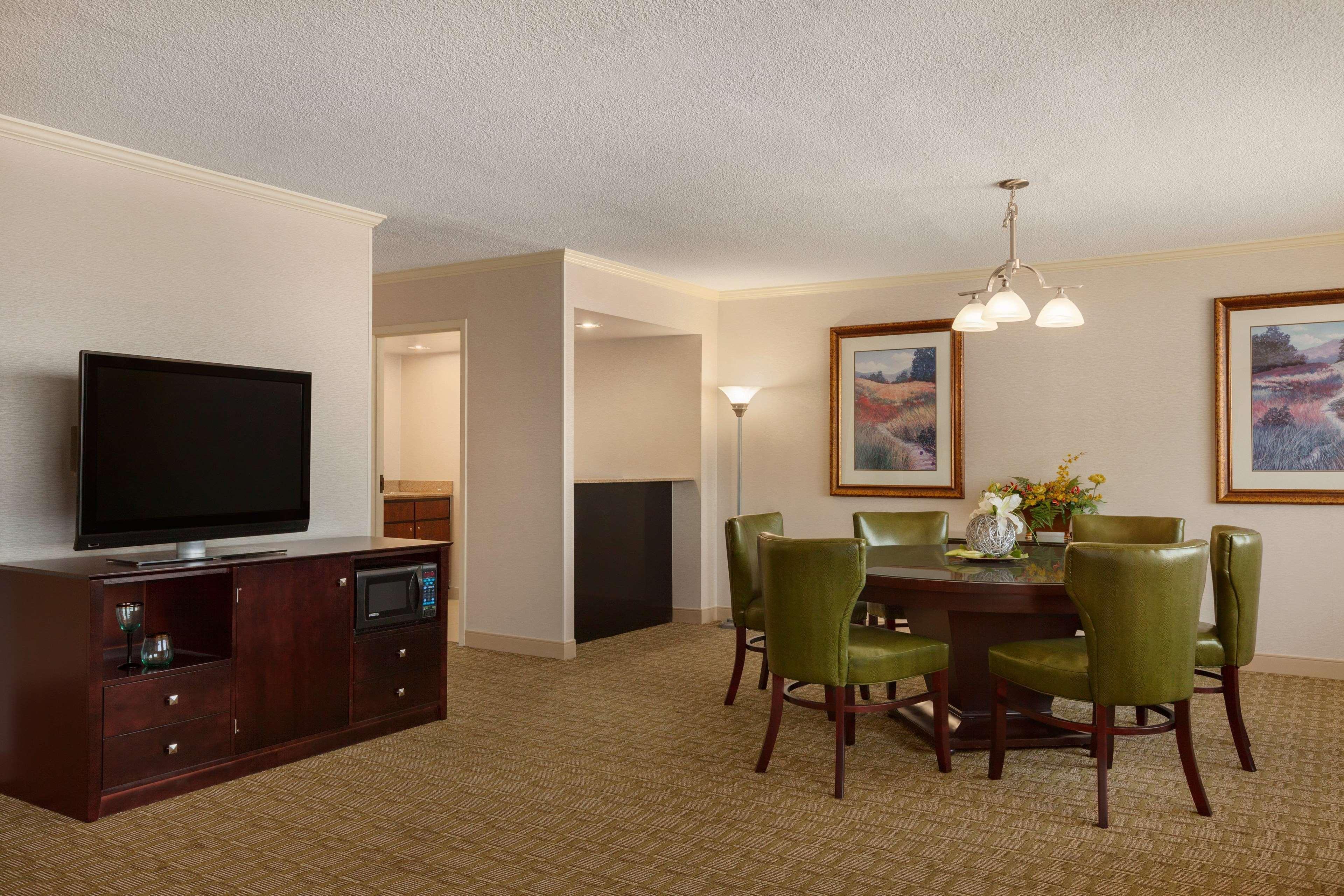 Hilton Fort Wayne At The Grand Wayne Convention Center (Adults Only) Bagian luar foto