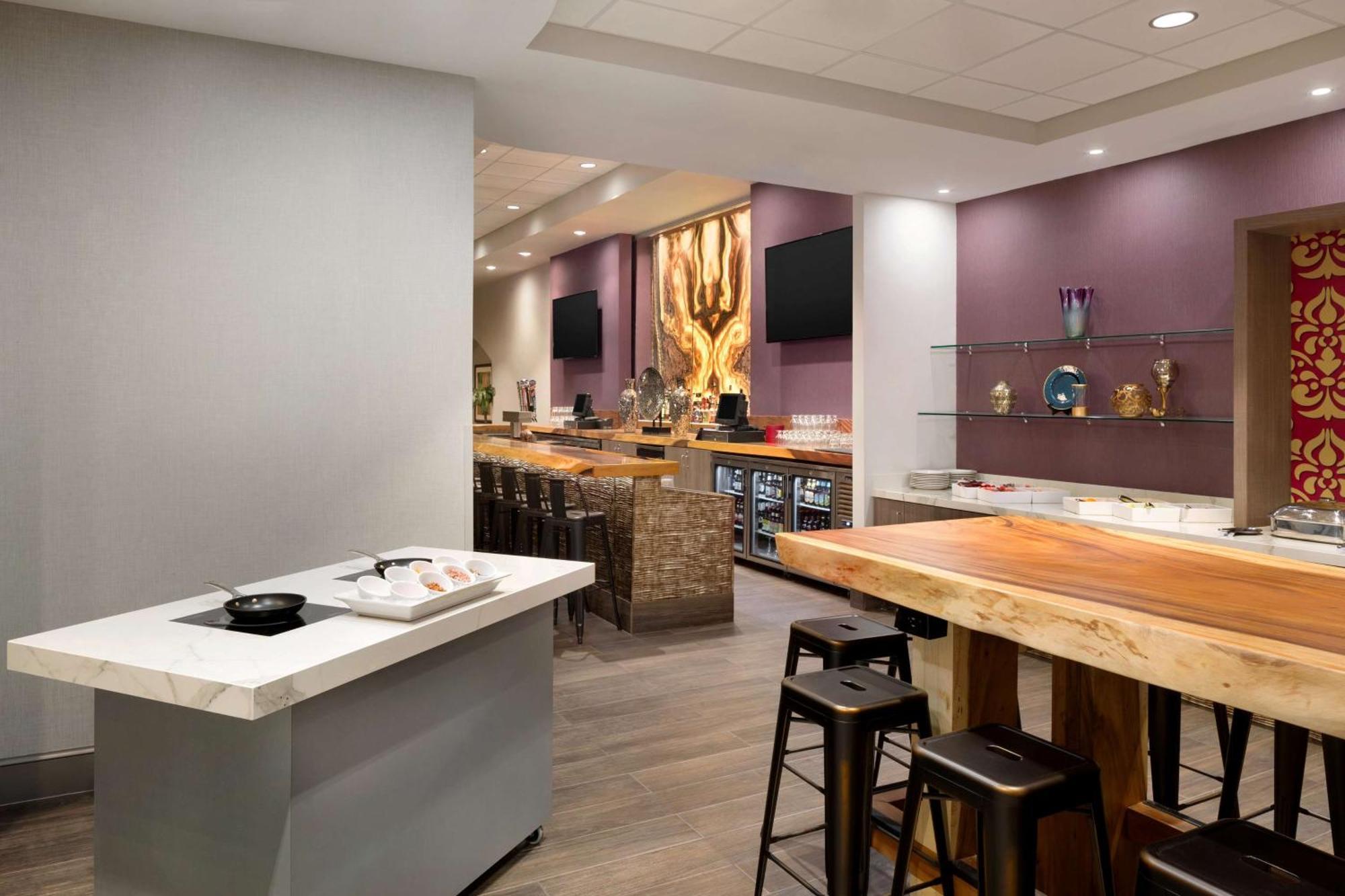Hilton Fort Wayne At The Grand Wayne Convention Center (Adults Only) Bagian luar foto