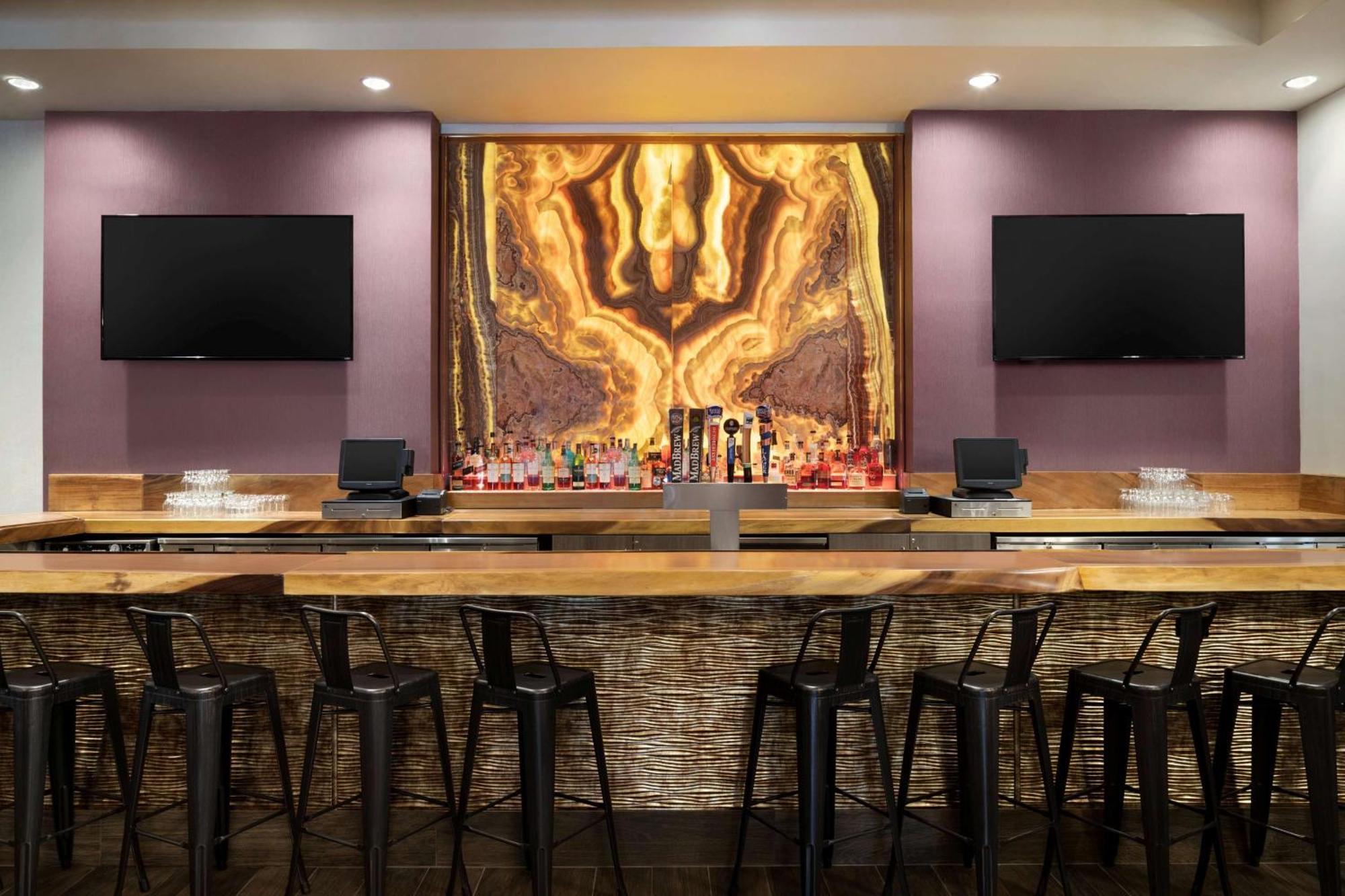 Hilton Fort Wayne At The Grand Wayne Convention Center (Adults Only) Bagian luar foto