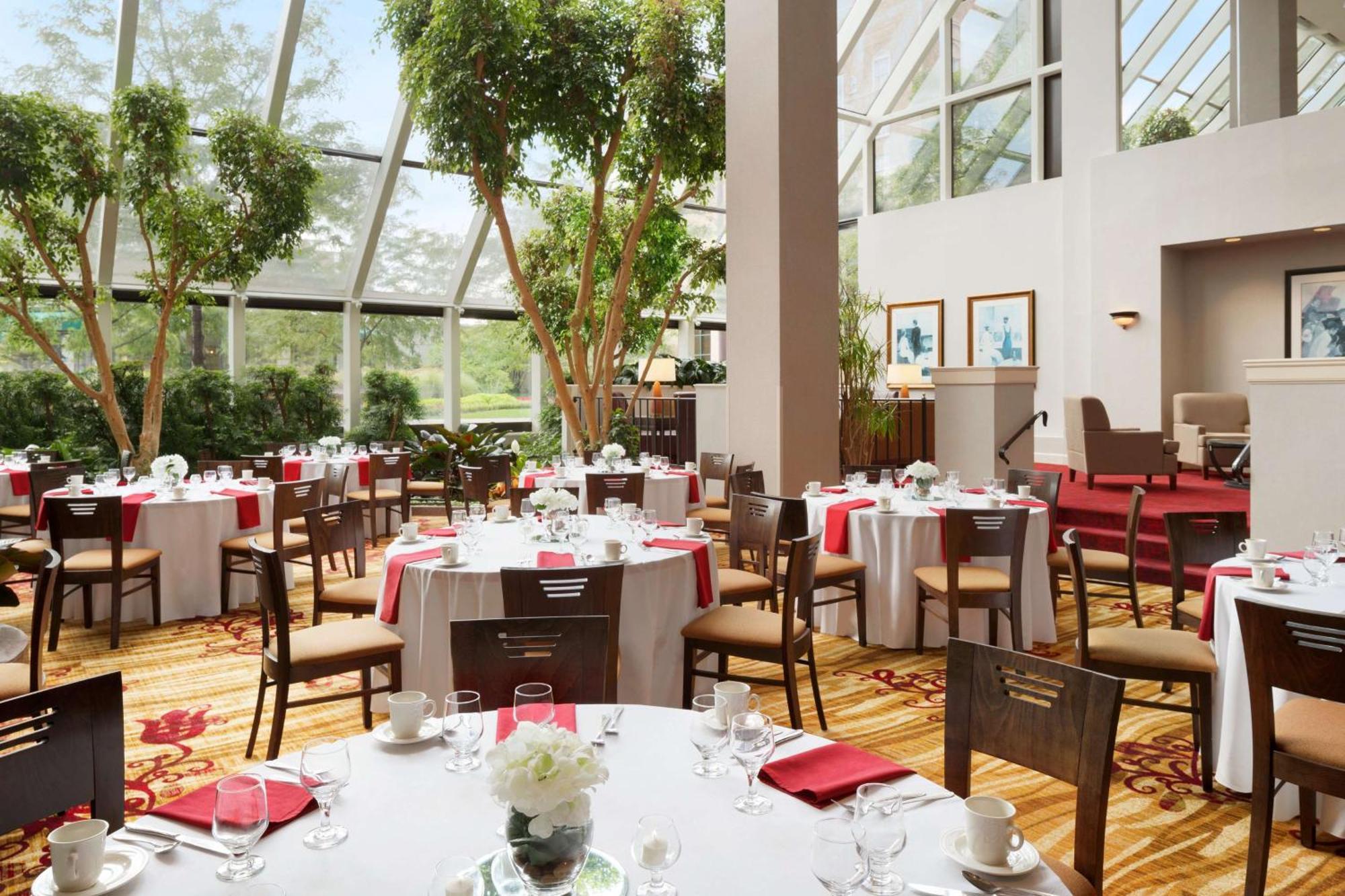 Hilton Fort Wayne At The Grand Wayne Convention Center (Adults Only) Bagian luar foto