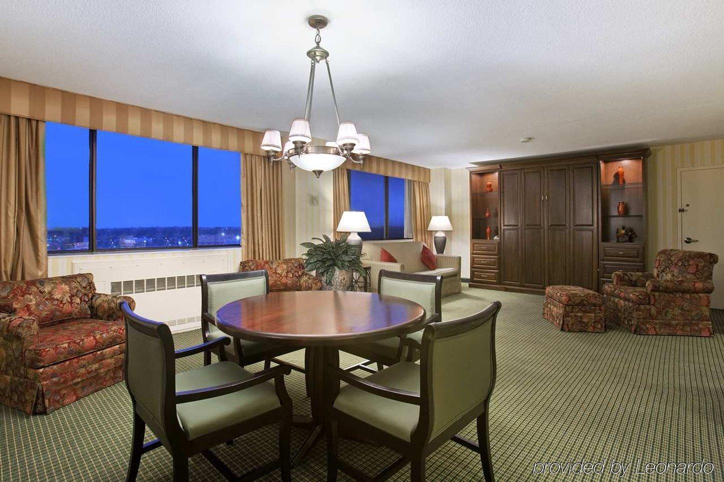 Hilton Fort Wayne At The Grand Wayne Convention Center (Adults Only) Ruang foto